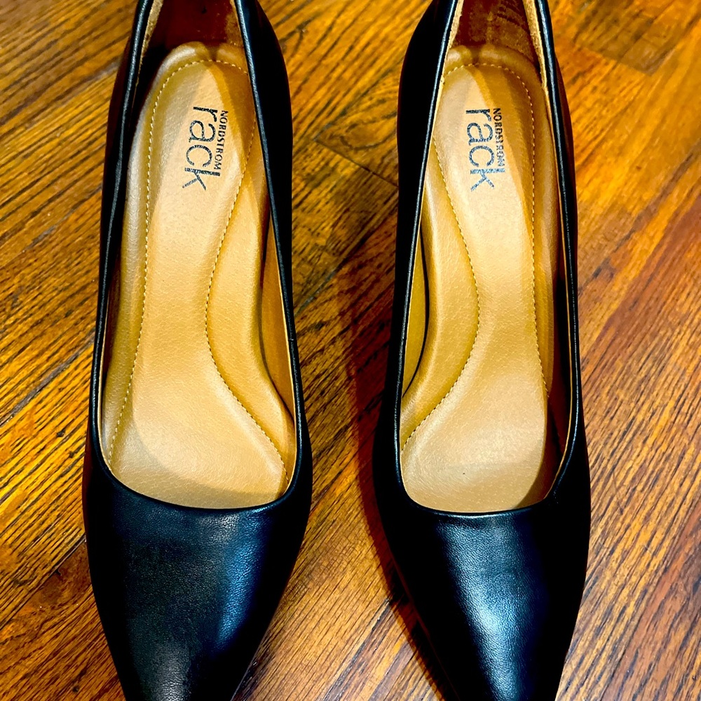 Leather pumps